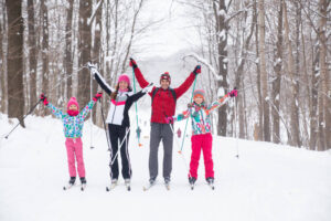A family skiing during their winter vacation at top Sandpoint vacation rentals.