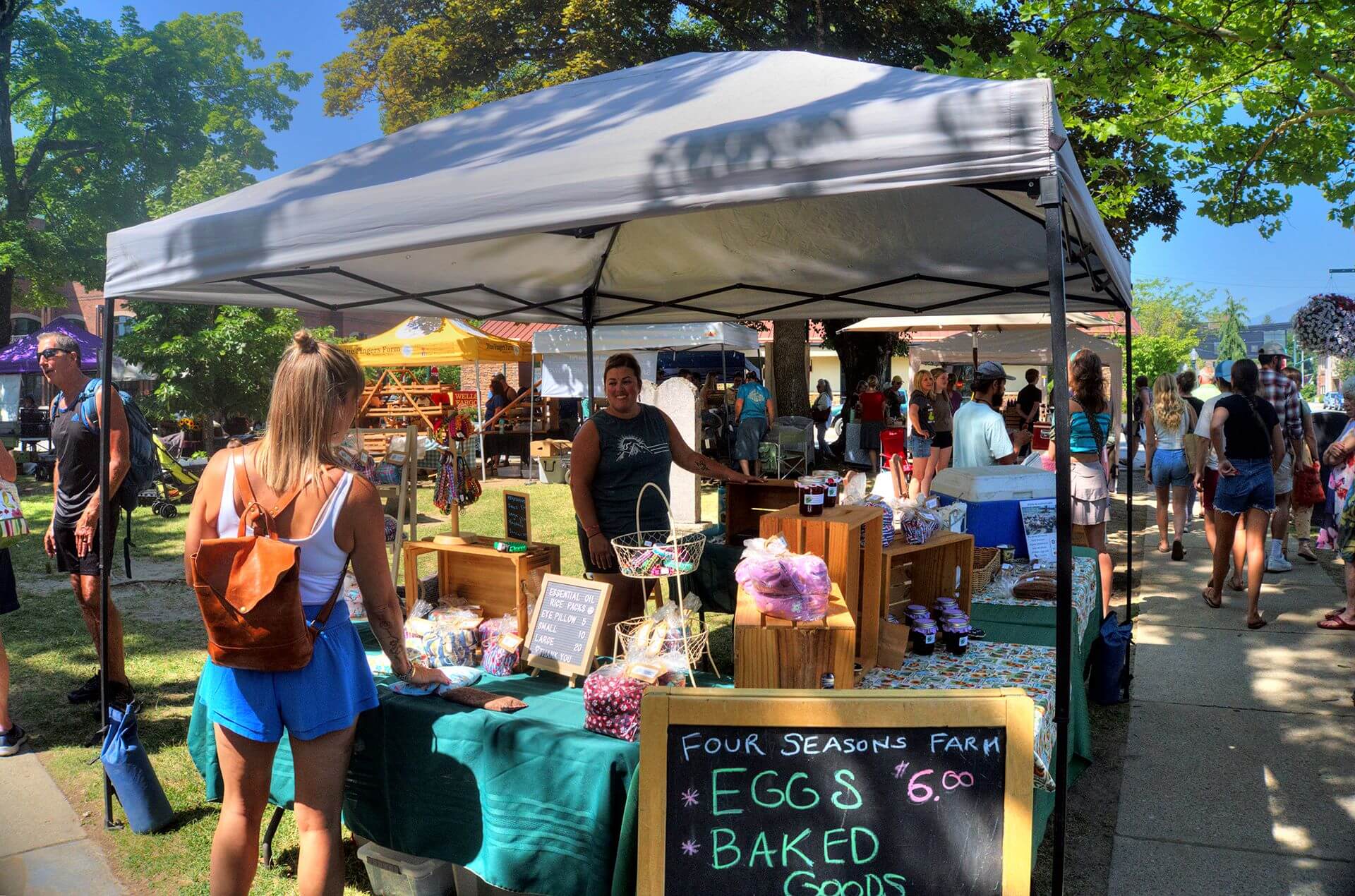 People shopping at the farmers market in Sandpoint.